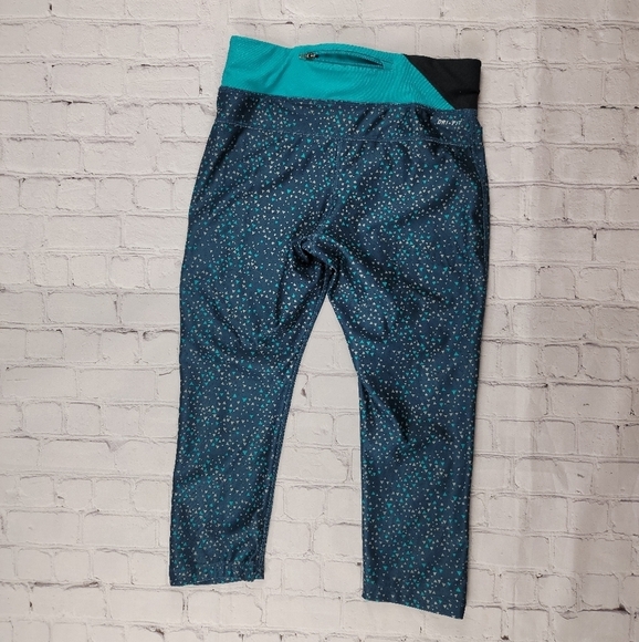 Nike Dry Fit Running Capri with Reflective Strip - Picture 3 of 9